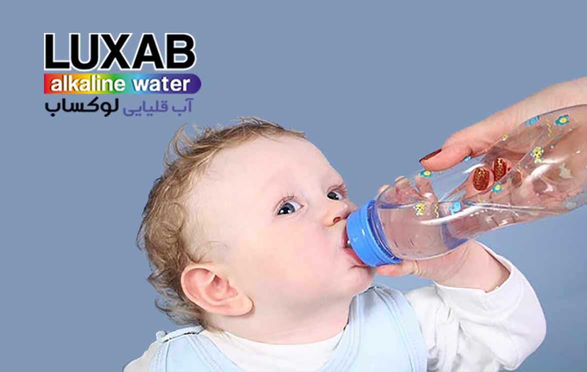 آیا نوزادان می توانند آب قلیایی بنوشند ؟